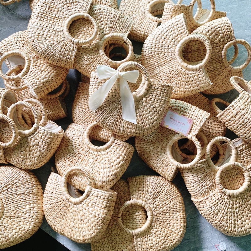Túi lục bình size 25cm thắt nơ xinh đi biển, chụp ảnh áo dài duyên dáng-Tiệm Cói Cô Lê
