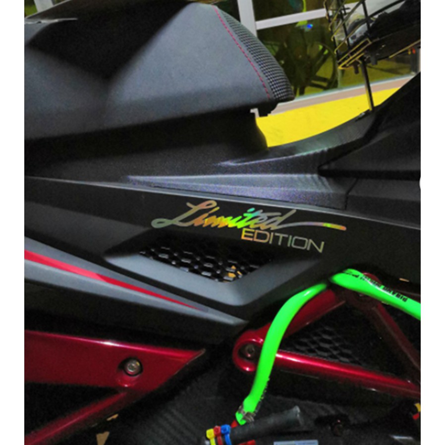 2 Miếng Dán Hình Chữ "Limited Edition" Cho Xe Ô-Tô