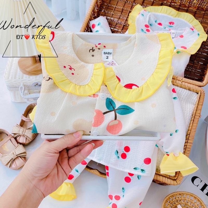 Bộ pi xốp viền vàng bé gái