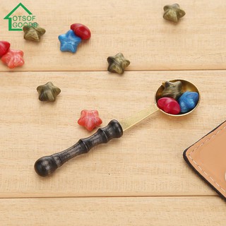 Thìa hỗ trợ đóng dấu tem cán gỗ