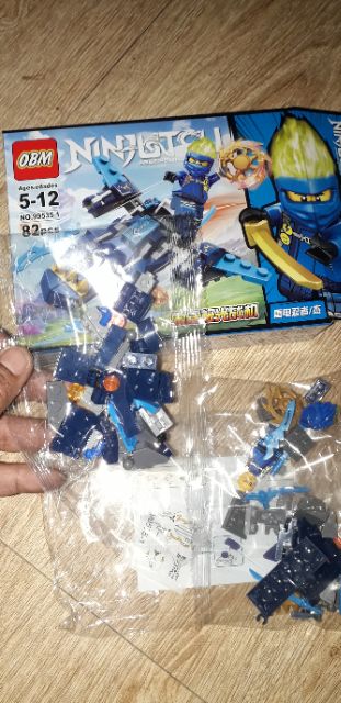 Lắp ráp 1 hộp LegoNinjutsu 99535 có nhiều chi tiết bằng nhựa ABS
