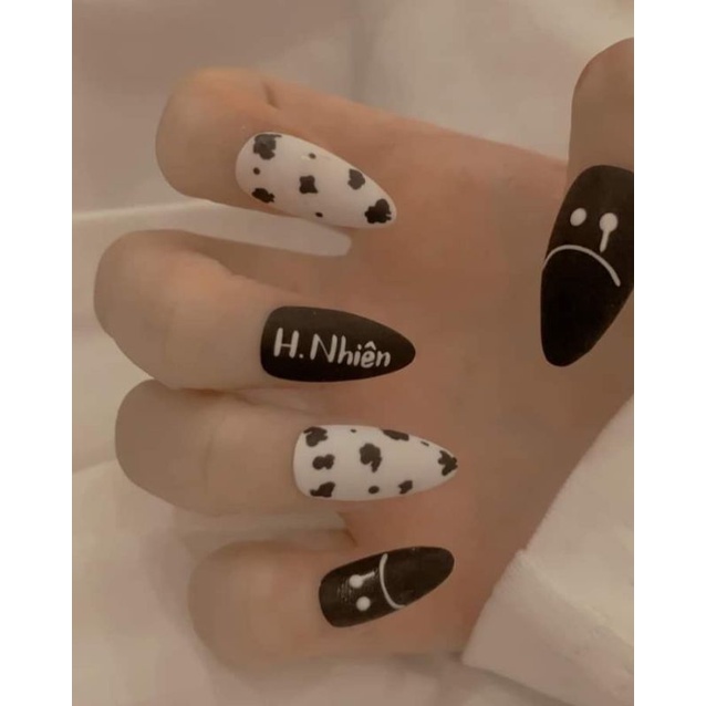Nailbox móng giả móng úp thiết kế đen bò sữa ghi theo tên