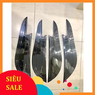 Ốp tapli cánh cửa XPANDER chất liệu Titan. Tăng băng dính 3m