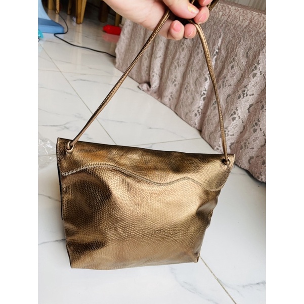 Lc179 Túi si đeo chéo da thật phủ nhũ hiệu Carlos Falchi