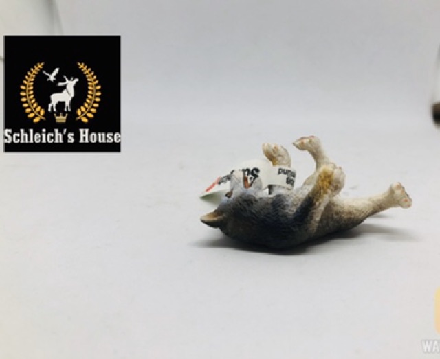 Mô hình động vật Schleich Chó husky con nằm chơi 16374 - Schleich House