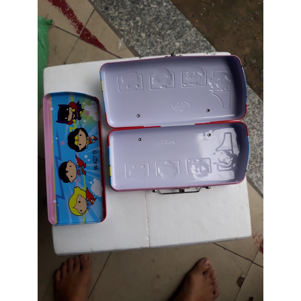 Hộp bút bằng kim loại hình xe buýt