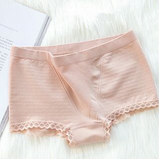 QUẦN CHÍP NÂNG MÔNG VIỀN REN