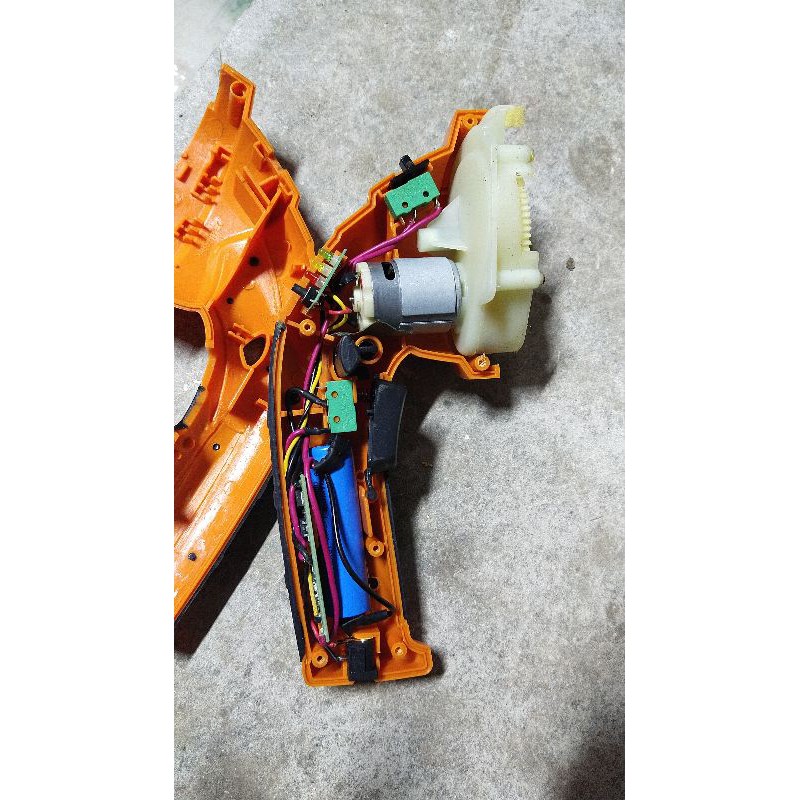 Combo 1pin lion 3v7 1300mah + mạch sạc bảo vệ + motor 3v7 + 1 số chi tiết như hình!