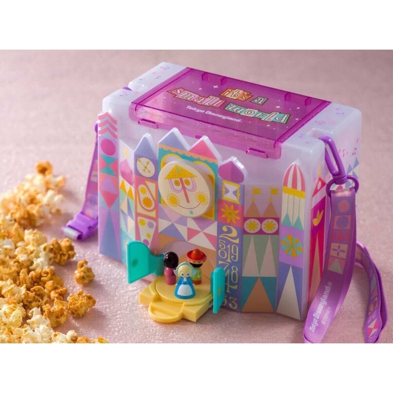 Hộp Disneyland của hãng Tomy có quai để xách kèm thêm 3 nhân vật