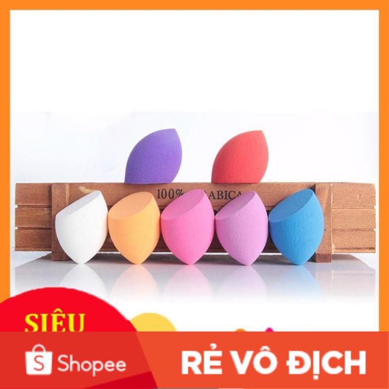 Bông Mút Tán Kem Nền Hình Oval (Giao Màu Ngẫu Nhiên)