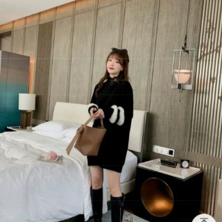 Váy len đỏ viền tay lông