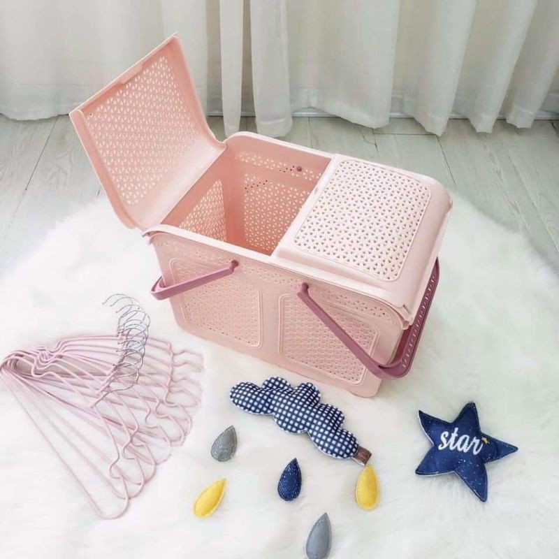 Làn nhựa đựng đồ đi sinh, giỏ đựng quần áo có nắp mây quai xách Việt Nhật cho mẹ và bé màu sắc nhã nhặn 2604