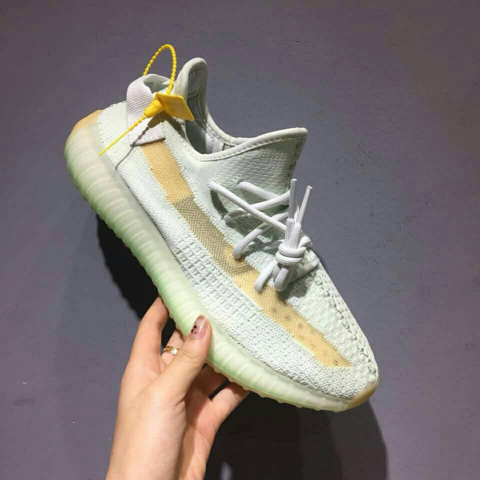 adidas Yeezy Boost 350 V2 Hyperspace it