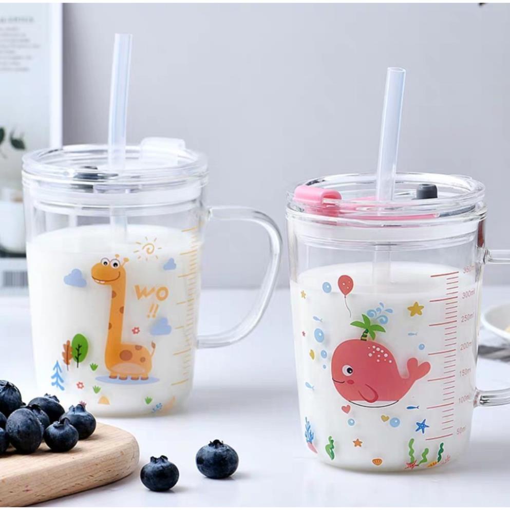 Cốc Chia Vạch Thủy Tinh Pha Sữa Cho Bé 350ml Có Tay Cầm, Nắp Và Ống Hút Tiện Lợi Chống Sánh, Ly Chia Vạch