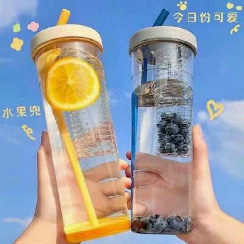 Bình nước detox.