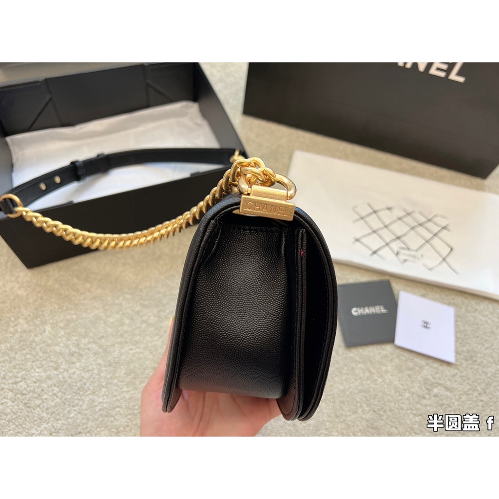 Túi Đeo Chéo Da Cừu Phối Kim Loại Màu Đen Vàng Sang Trọng