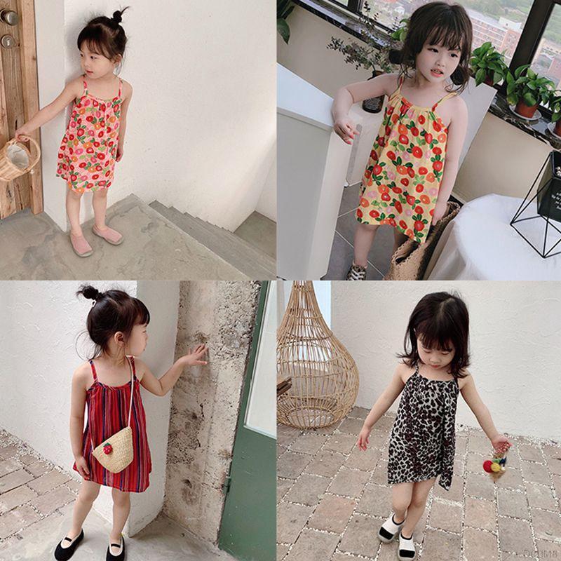 Váy yếm gắn hoa dễ thương cho bé gái