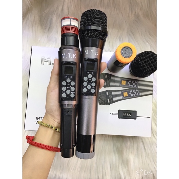 Micro không dây đa năng cao cấp MTK 1A - Tích hợp chỉnh bass, treble, echo ngay trên micro, Màn hình LED, âm thanh tốt
