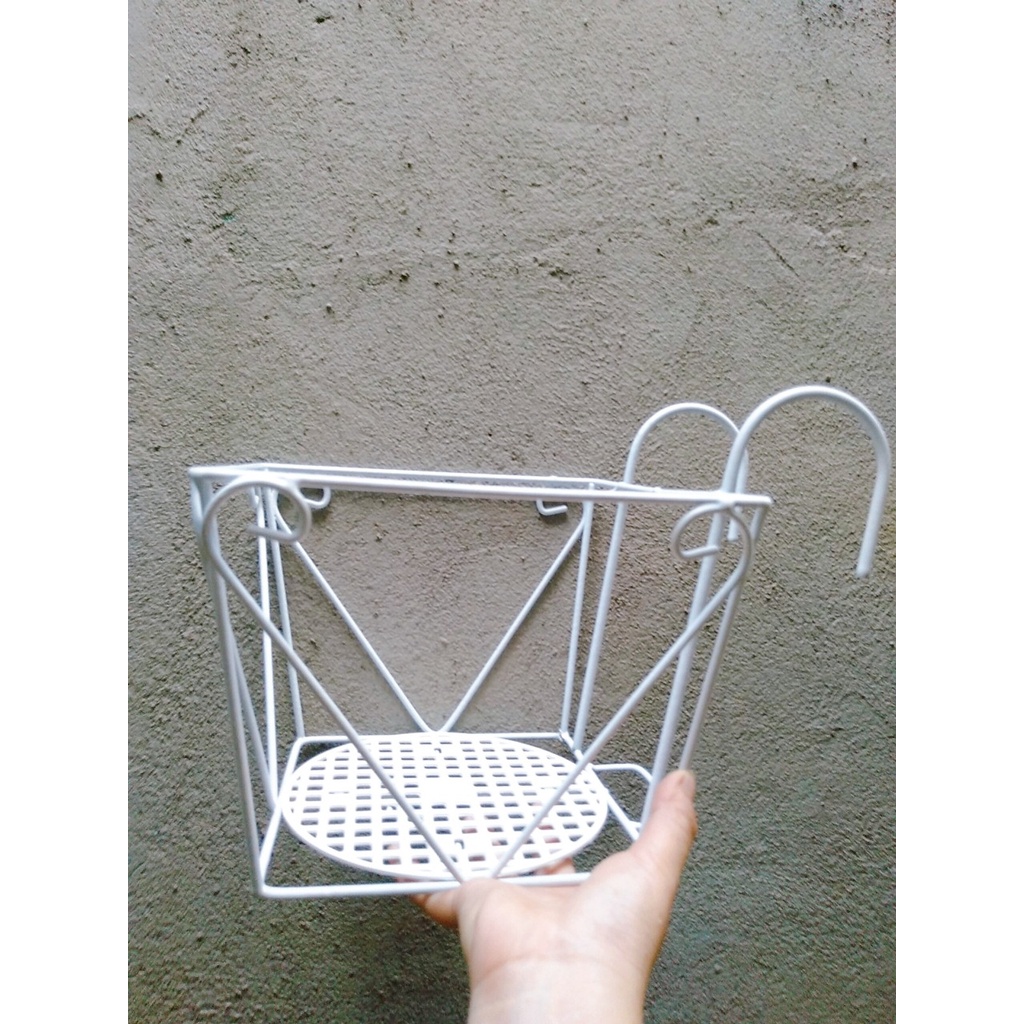 Giỏ sắt treo chậu hoa Vuông, chậu cây có lót đáy vĩ nhựa cứng cáp, độ bền cao, Đường kính miệng 22cm
