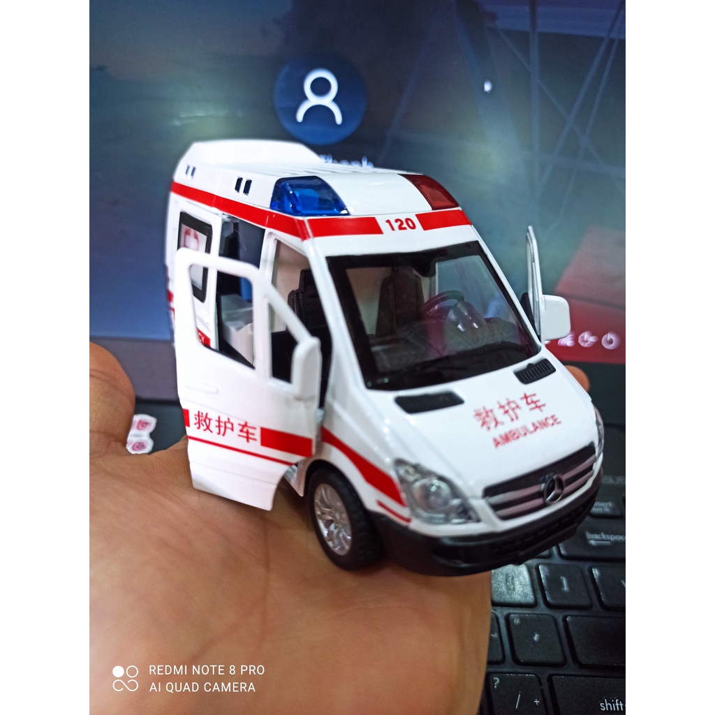 Mô hình xe Mercedes Van DHL 1:36 vỏ kim loại, mở được cửa, ô tô tải vận chuyển đồ chơi trẻ em oto mini trưng bày