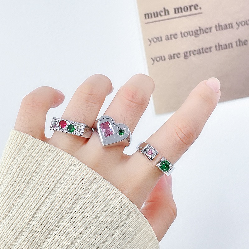 Nhẫn hở đính đá hình trái tim màu sắc tương phản có thể điều chỉnh kích cỡ