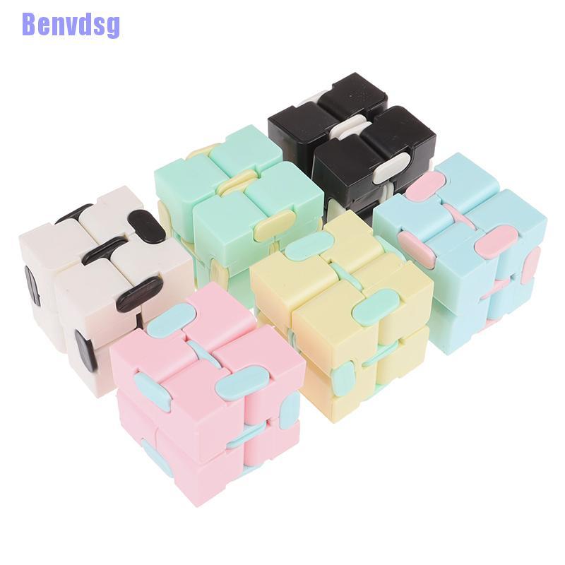 Đồ Chơi Khối Rubik Giảm Căng Thẳng