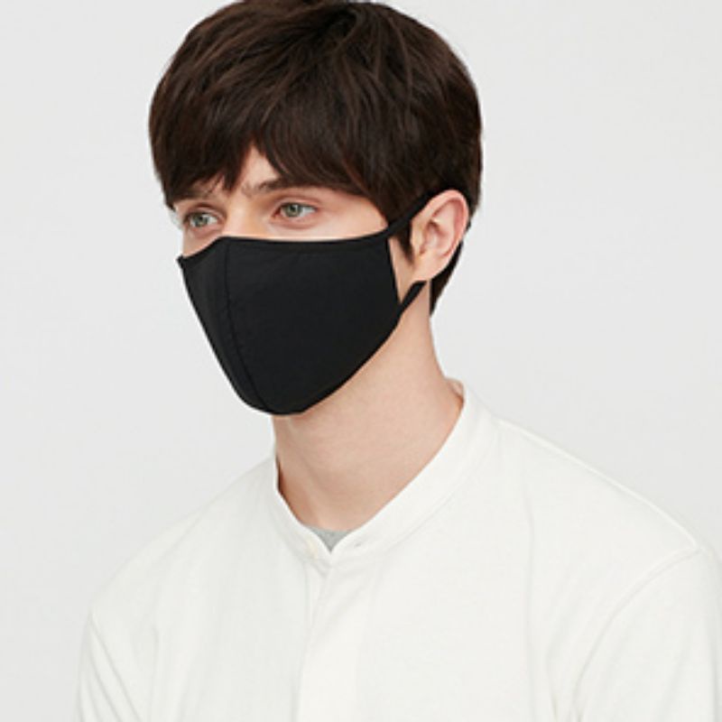 Khẩu trang Uniqlo store Japan