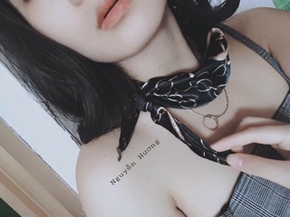 Khăn lụa vuông