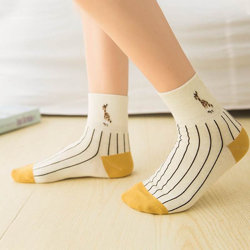 Vớ cổ cao họa tiết trẻ trung dành cho nữ