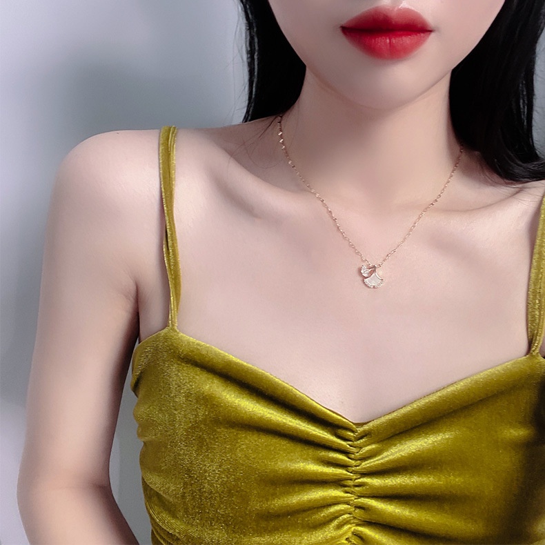 Dây chuyền thép titan mạ vàng hồng 18K mặt hình vỏ sò dành cho nữ