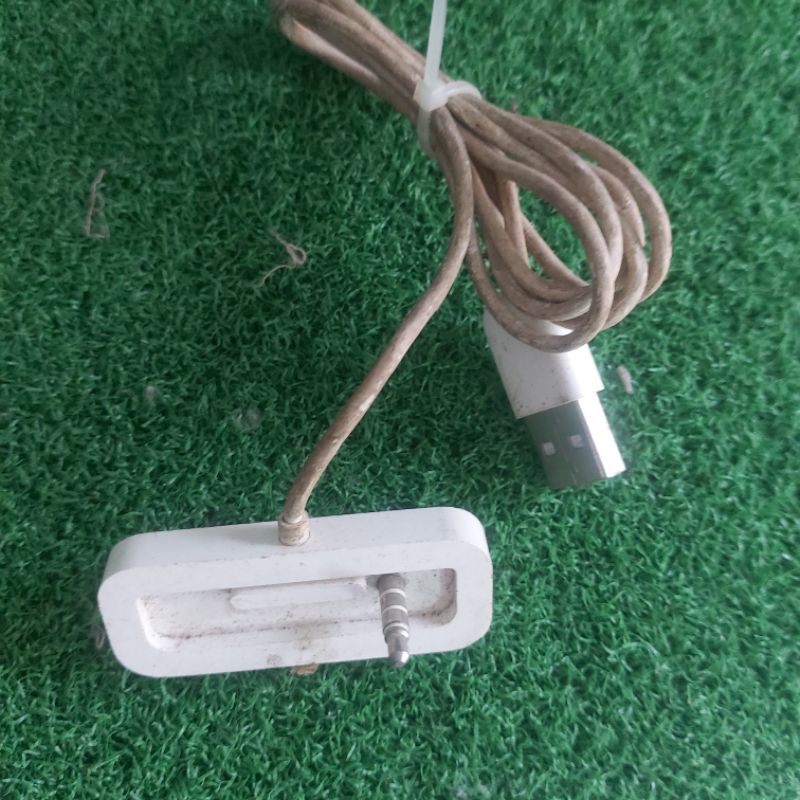 Phụ kiện Apple - 1 đầu usb 1 đầu jack 3.5 y như hình