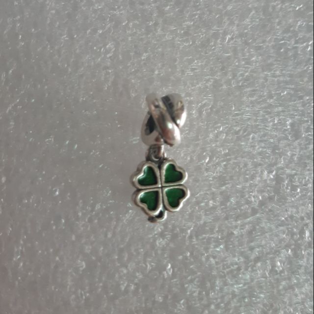 Charm treo cỏ 4 lá