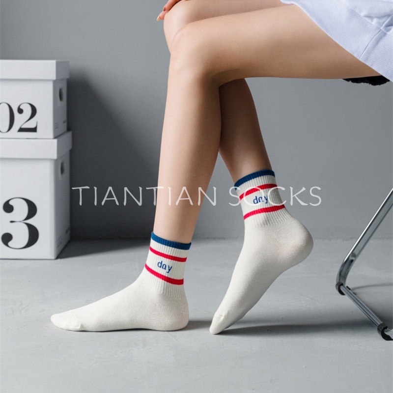 TIAN TIAN T107 Tất vớ nữ cổ cao Đôi vớ thể thao thời trang Hàn Quốc