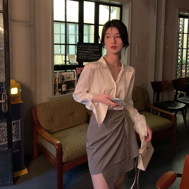 Áo sơ mi cổ bẻ chữ V/ Chân váy ngắn PERTY phong cách Hàn Quốc trẻ trung dành cho nữ