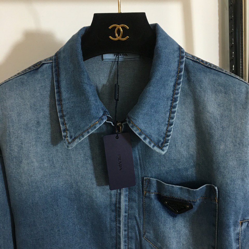 Áo khoác bò nữ thời trang cao cấp Prada phong cách trẻ trung, thời thượng