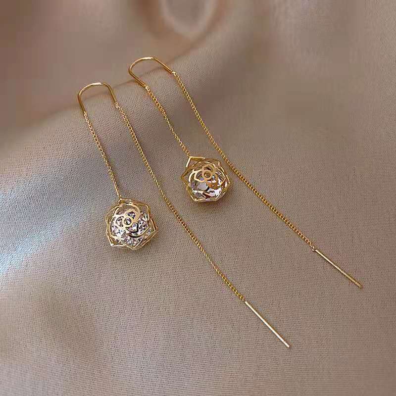 Khuyên Tai Dáng Dài Hình Hoa Hồng Rỗng Mới Đơn Giản Sang Trọng