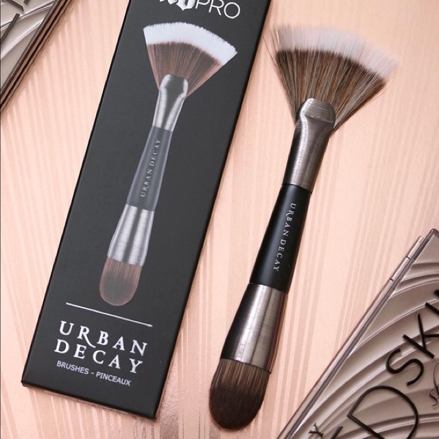 Cọ tạo khối, tán kem, highlight 2 đầu Urban Decay UD Pro Contour Shapeshifter Brush