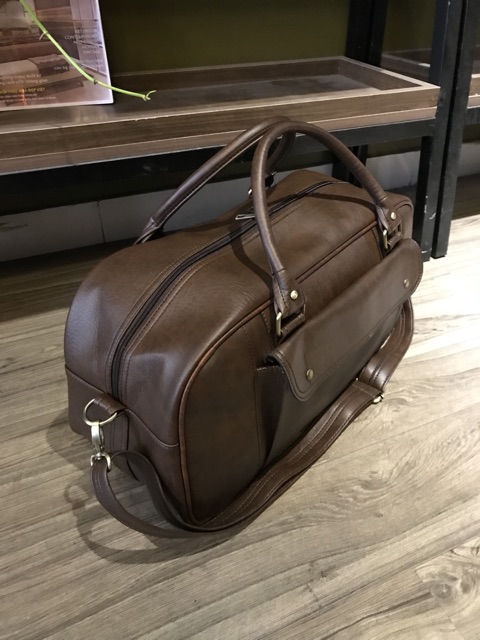 Túi du lịch size lớn màu nâu chứa hơn 10 bộ quần áo