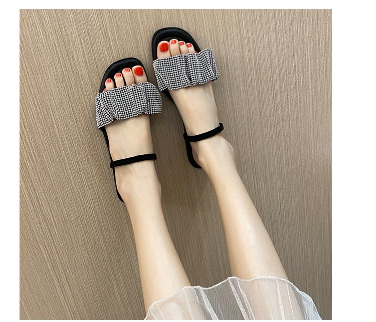 Giày Xăng Đan Nữ Quai Ngang Đế Bằng Thời Trang | BigBuy360 - bigbuy360.vn