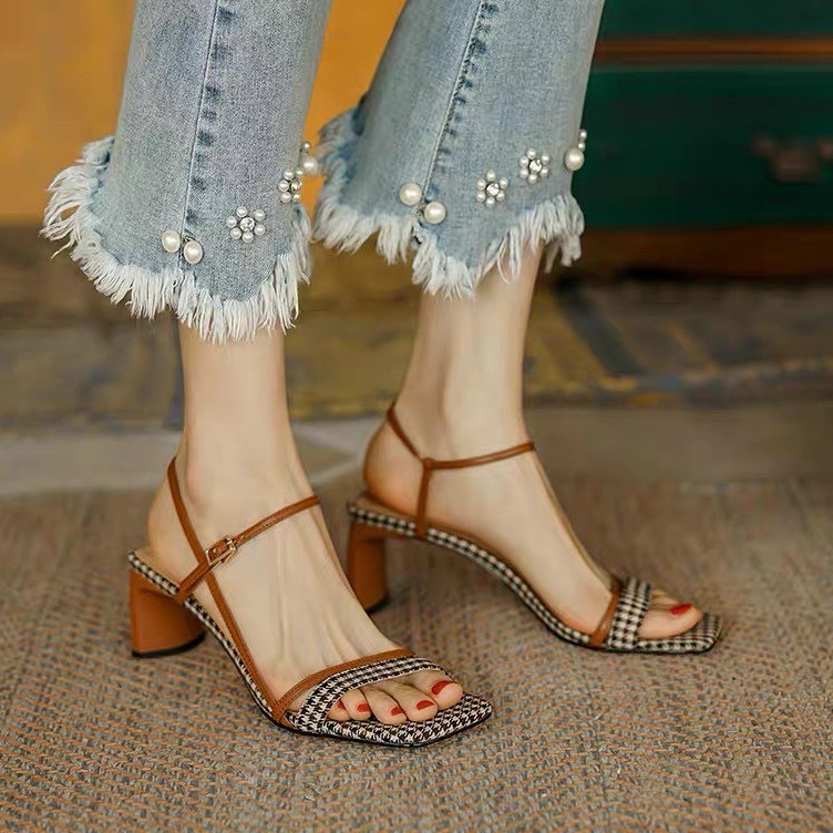 Giày sandal cao gót nữ thời trang quai ngang gót trụ cao 7cm 1108
