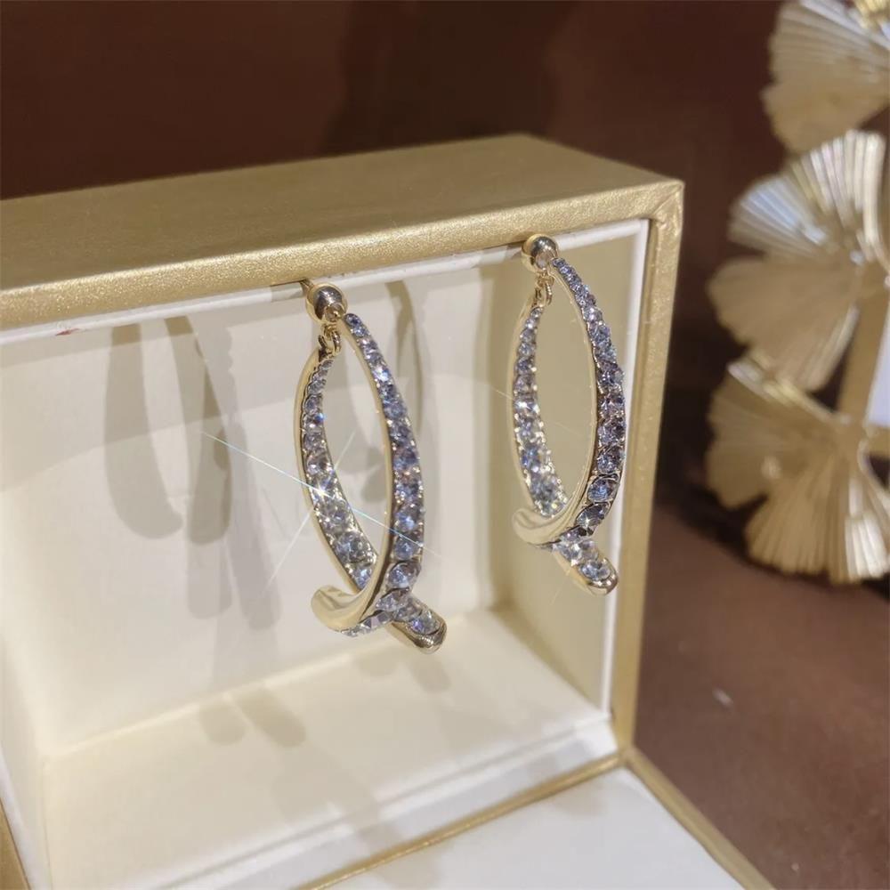 Khuyên Tai Nữ Hình Thánh Giá Thời Trang