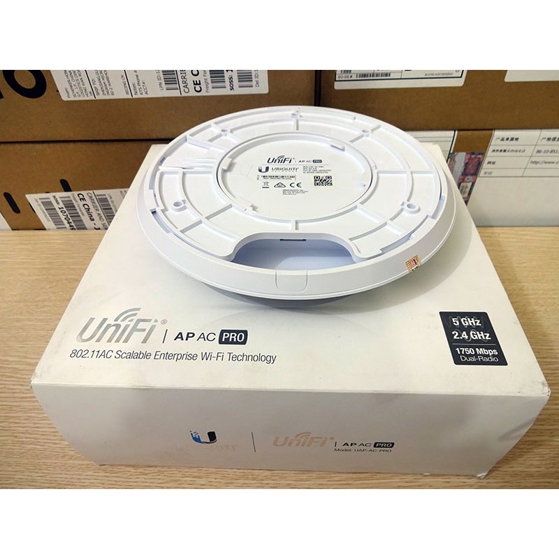 Bộ phát wifi công suất lớn Ubiquiti UniFi AP AC PRO 1750Mbps - Hàng Chính Hãng