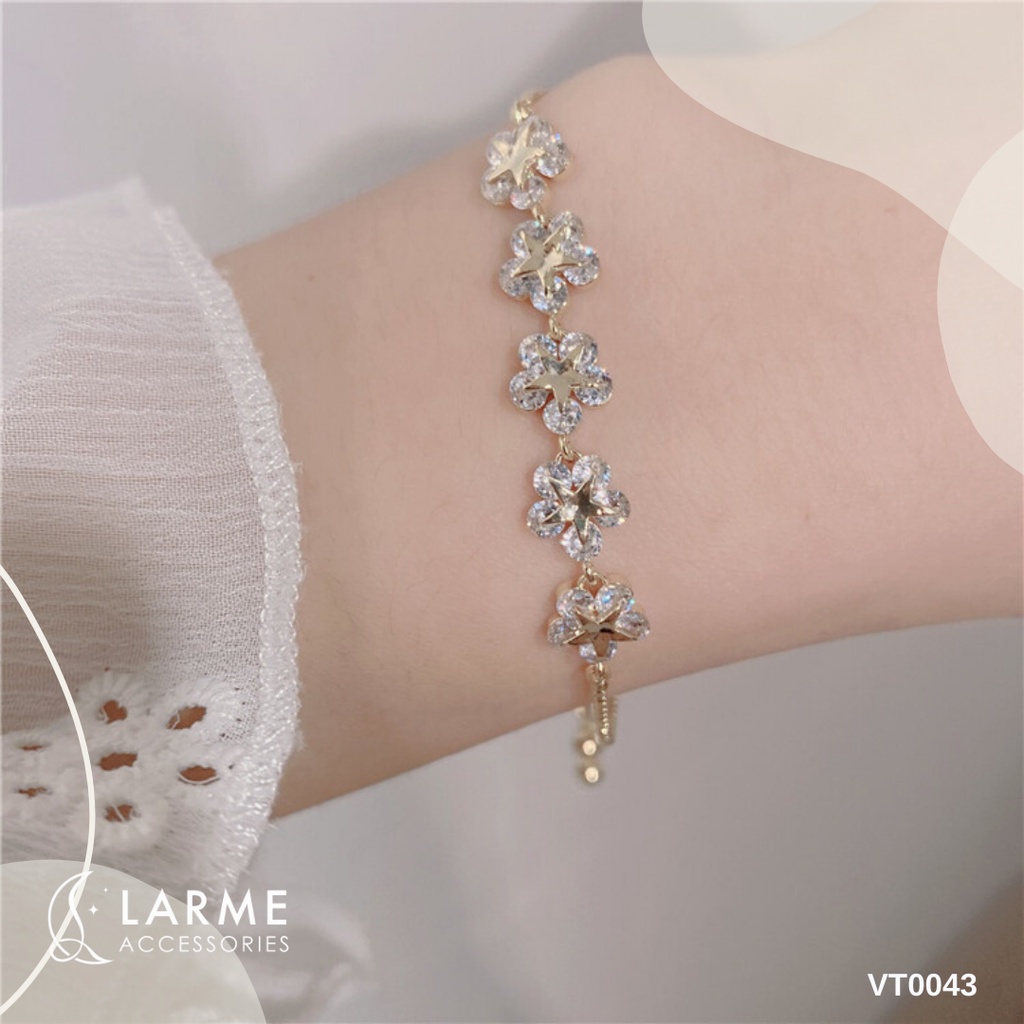 Vòng tay, lắc tay titan nữ hoạ tiết hoa mai Larme Accessories - VT0020