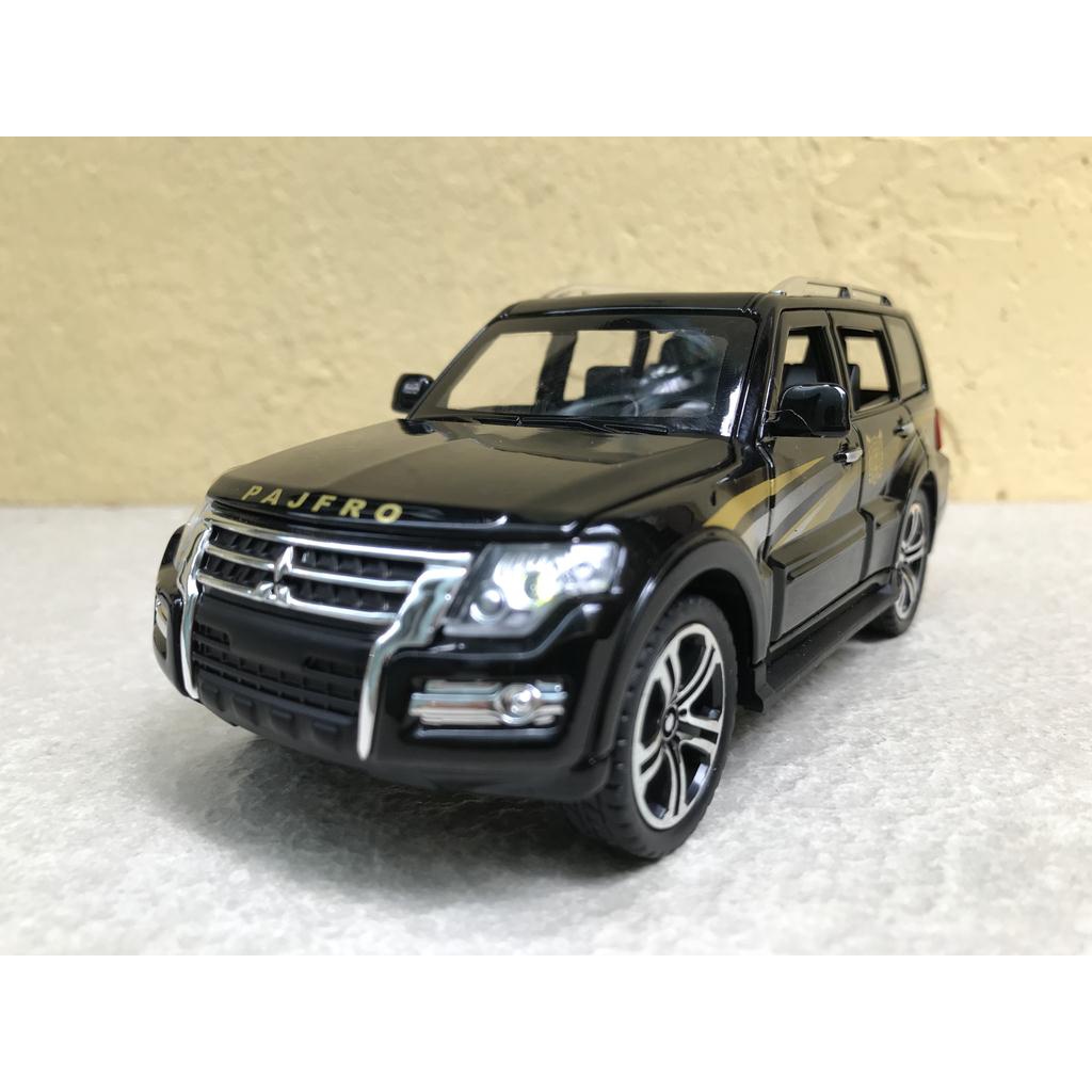 ​Mô hình xe Ô TÔ MITSUBISHI Pajero V93 1:32