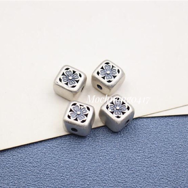 Charm vuông cỏ 4 lá - MH047