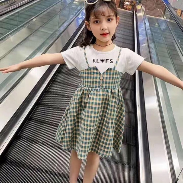 Váy kẻ yếm cho bé gái (15-25kg ) hàng qc (110-150)