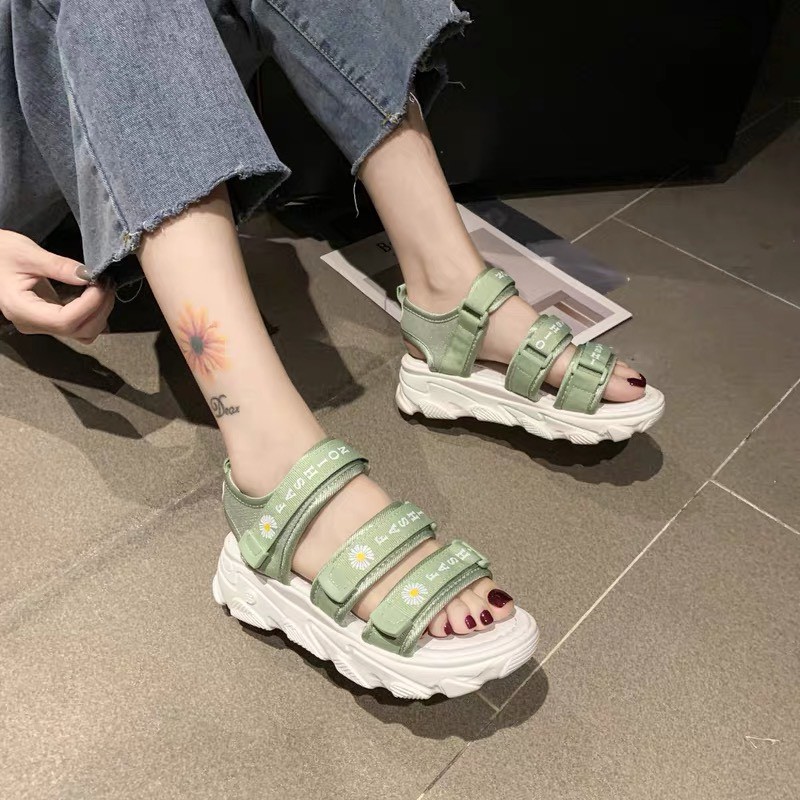 Sandal nữ đế màu hoa cúc 3 quai dán siêu êm