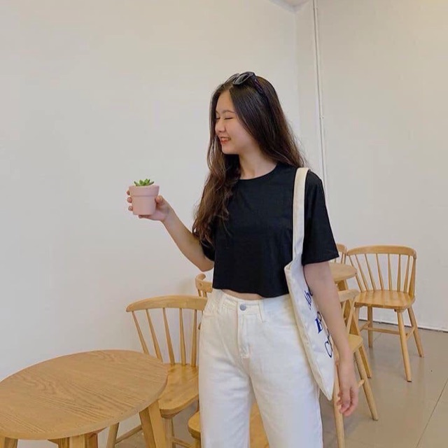 Áo phông croptop phom rộng