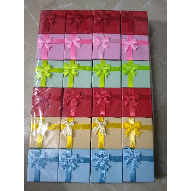 Hộp để nhẫn đủ màu có nơ combo 24 cai