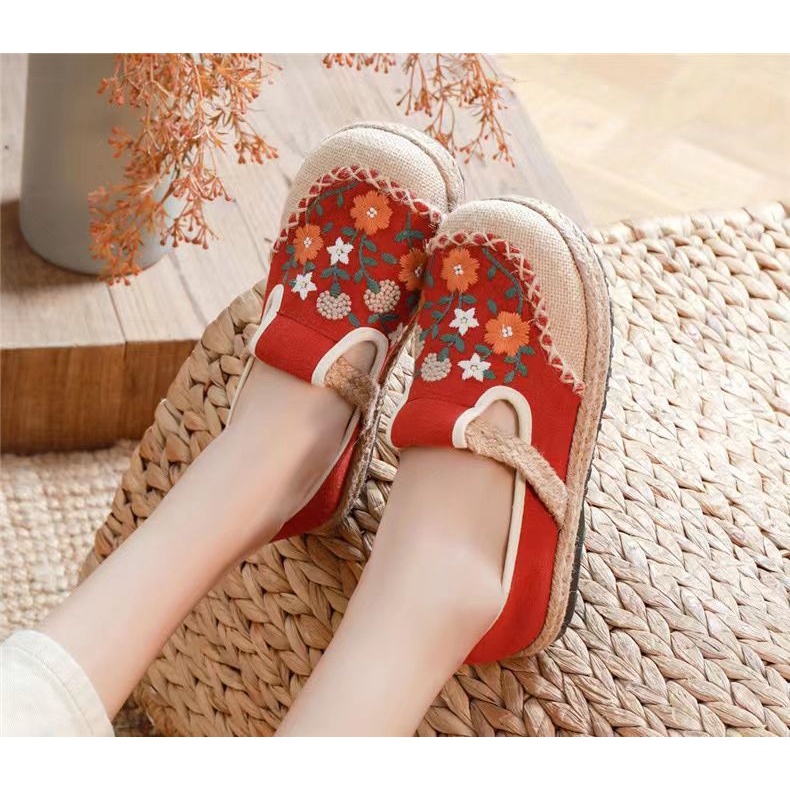 Giày Lười Vải Lanh Thoáng Khí Mũi Tròn Thêu Họa Tiết Thổ Cẩm Retro Cho Nữ